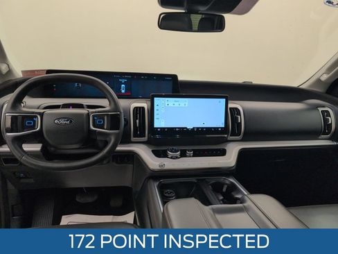 Used 2025 Ford Expedition Active RWD image 7