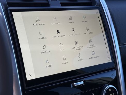 Used 2024 Land Rover Discovery Dynamic SE image 28