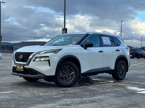 Used 2022 Nissan Rogue S image 2