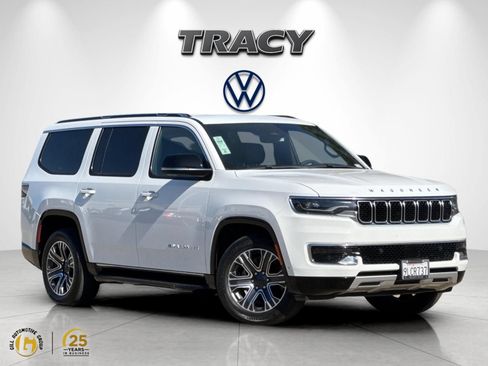 Used 2024 Jeep Wagoneer Series II w/ Flexible Seating Group AWD/4WD image 1