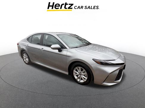Used 2025 Toyota Camry LE image 1