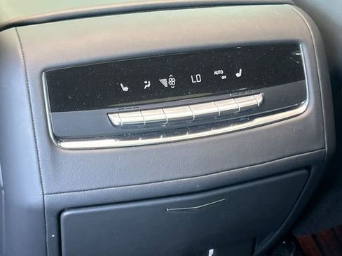 Used 2023 Cadillac Escalade Premium Luxury AWD/4WD image 15
