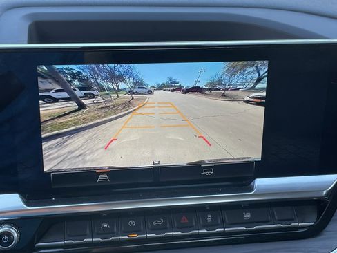 Certified 2025 GMC Sierra 1500 SLT image 18