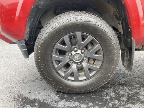 Used 2021 Toyota Tacoma SR5 AWD/4WD image 7