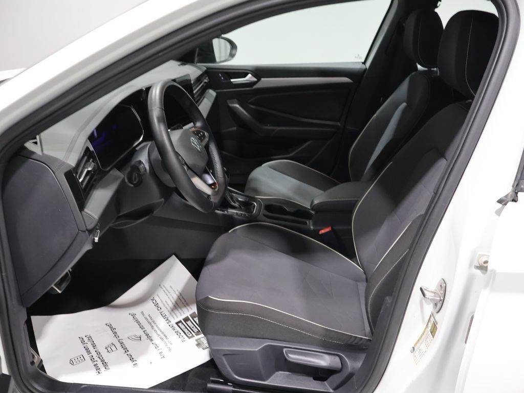 Used 2025 Volkswagen Jetta Sport FWD image 10