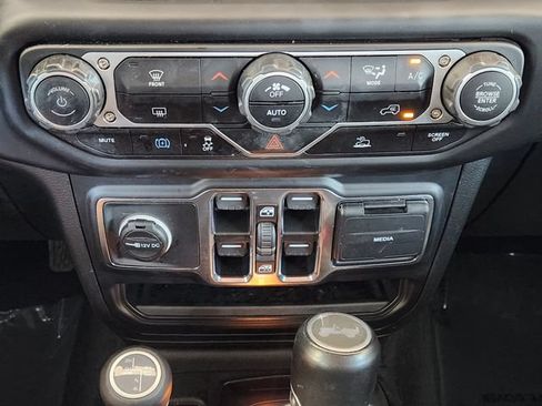Used 2023 Jeep Wrangler Unlimited Sahara AWD/4WD image 22