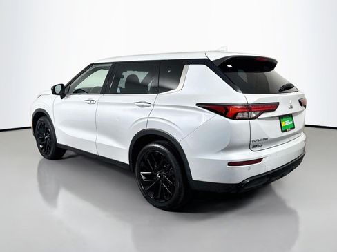 Used 2023 Mitsubishi Outlander SE Black Edition FWD image 7