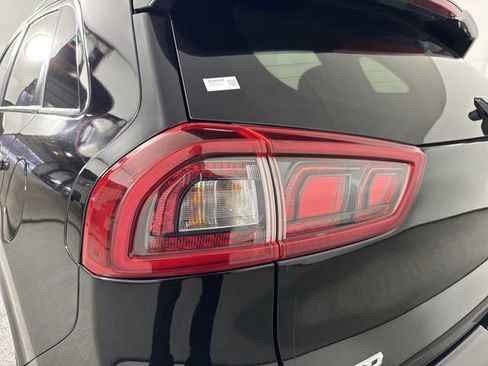 Used 2017 Kia Niro LX image 28