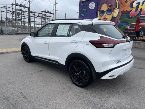 Used 2023 Nissan Kicks SR w/ SR Premium Package FWD image 3