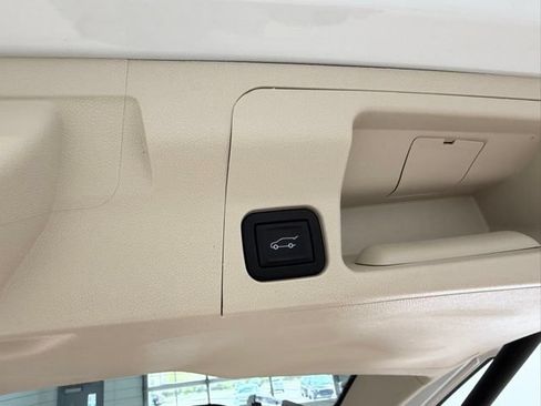 Used 2023 GMC Acadia Denali w/ Denali Ultimate Package AWD/4WD image 9