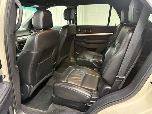 Used 2017 Ford Explorer XLT w/ Equipment Group 202A image 25
