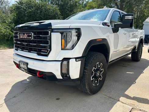 Used 2024 GMC Sierra 2500 AT4 w/ AT4 Premium Plus Package AWD/4WD image 4