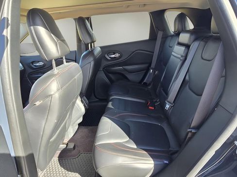 Used 2016 Jeep Cherokee Trailhawk w/ Comfort/Convenience Group image 14