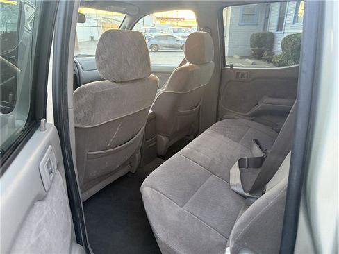 Used 2001 Toyota Tacoma PreRunner image 9