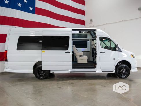 Used 2025 Mercedes-Benz Sprinter 3500 image 12