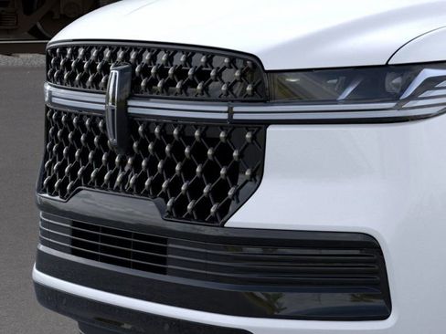 New 2026 Lincoln Navigator L Black Label AWD/4WD image 17