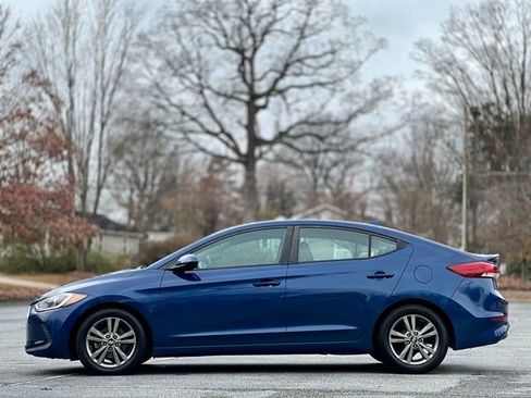 Used 2017 Hyundai Elantra SE image 8