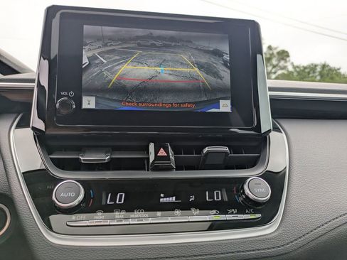 Used 2023 Toyota Corolla Cross XLE w/ Convenience Package FWD image 22