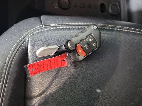 Used 2019 Jeep Wrangler Unlimited Sahara AWD/4WD image 27