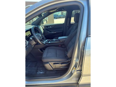 Used 2025 Chevrolet Equinox LT AWD/4WD image 11