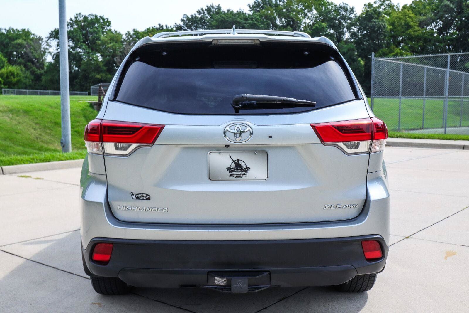 Used 2018 Toyota Highlander XLE AWD/4WD image 21