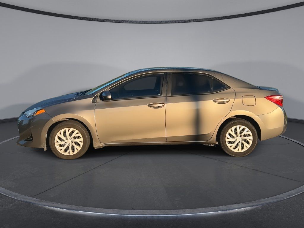 Used 2017 Toyota Corolla LE FWD image 5