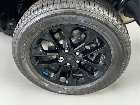 Used 2023 Jeep Wrangler Unlimited Sahara w/ Cold Weather Group AWD/4WD image 11