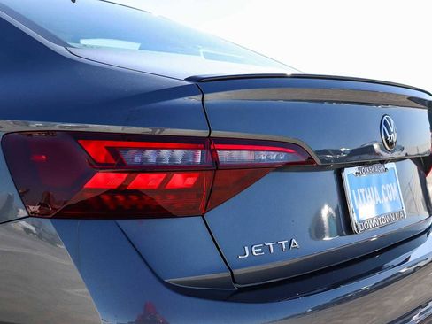 Certified 2024 Volkswagen Jetta Sport image 9