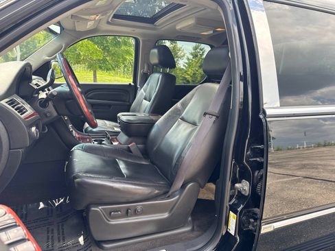 Used 2011 Cadillac Escalade EXT Premium AWD/4WD image 14