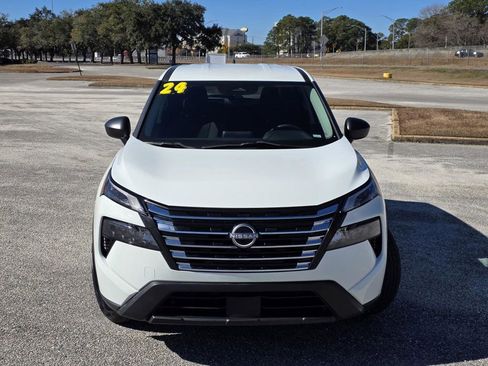 Used 2024 Nissan Rogue S image 2