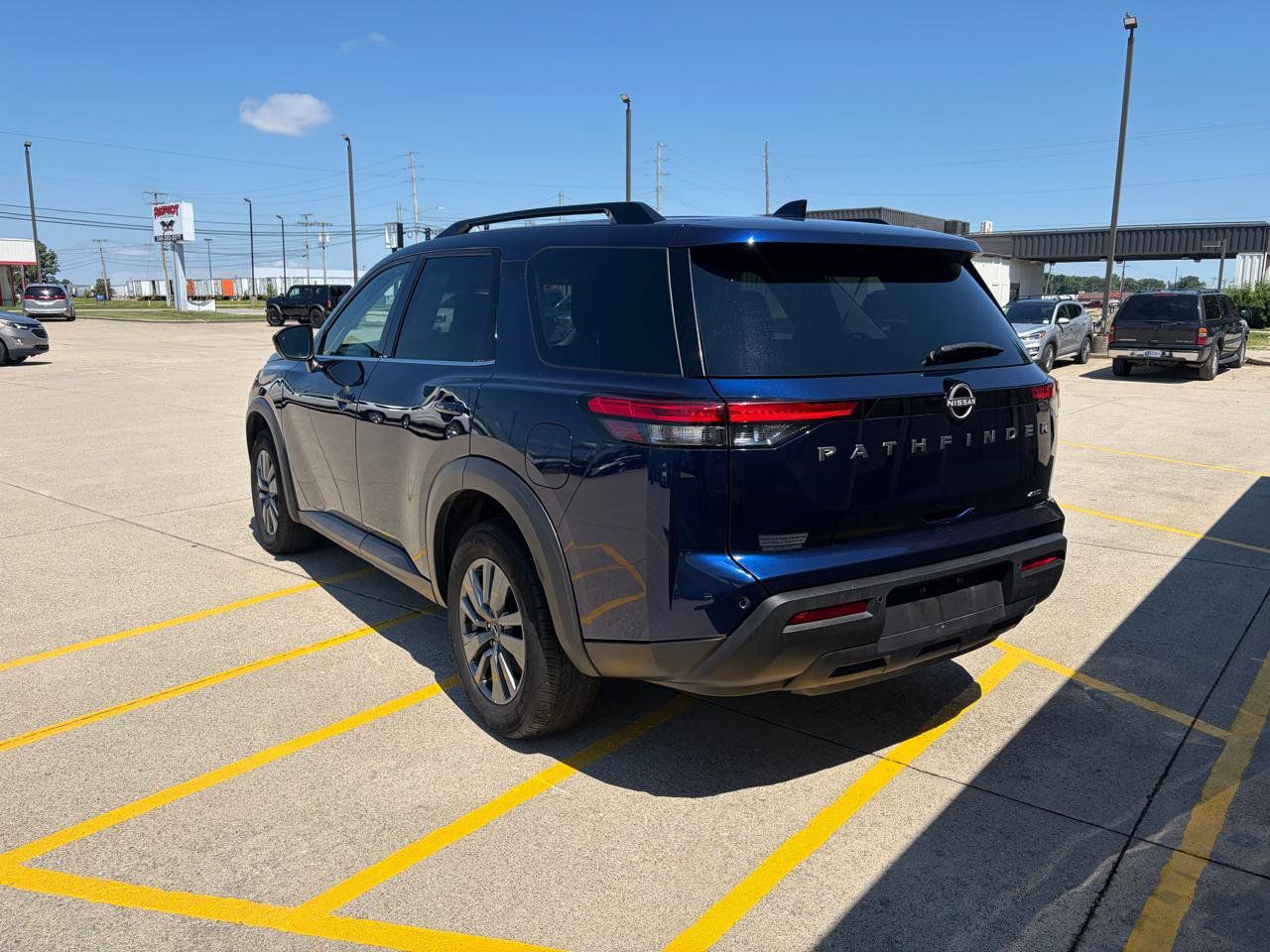 Used 2025 Nissan Pathfinder SV AWD/4WD image 5