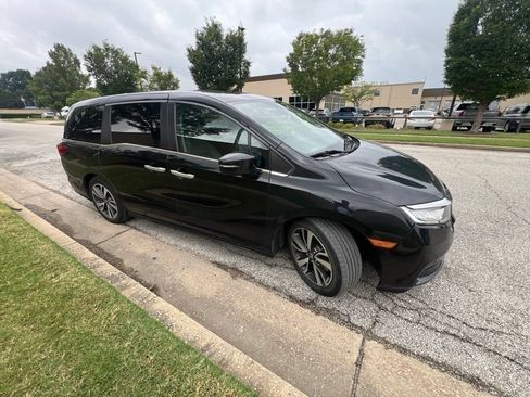 Used 2021 Honda Odyssey Touring image 2