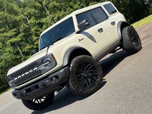 Used 2025 Ford Bronco Badlands AWD/4WD image 3