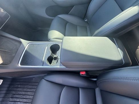 Used 2025 Tesla Model Y Performance image 22