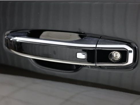 Used 2023 Chevrolet Suburban Premier w/ Advanced Technology Package image 25