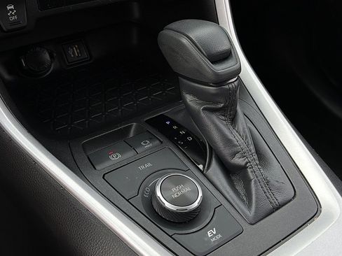 Used 2023 Toyota RAV4 LE AWD/4WD image 16