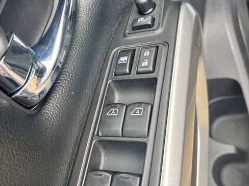 Used 2019 Nissan Titan SL image 15