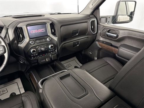 Used 2021 GMC Sierra 2500 Denali w/ Denali Black Diamond Edition image 22