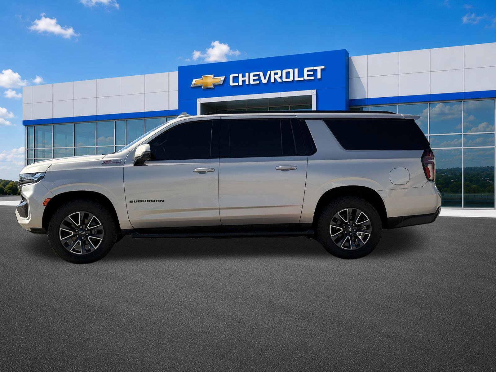 Used 2021 Chevrolet Suburban Z71 w/ Luxury Package AWD/4WD image 4