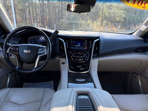Used 2019 Cadillac Escalade Luxury image 16