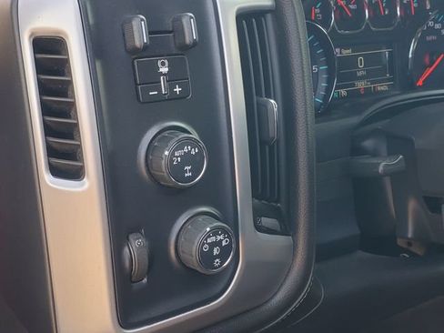 Used 2018 GMC Sierra 1500 SLE w/ SLE Value Package AWD/4WD image 9