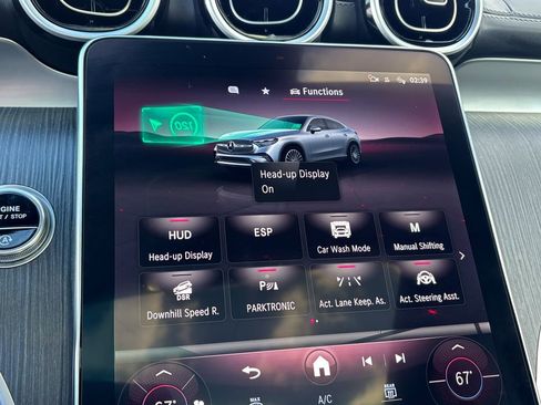 Used 2024 Mercedes-Benz GLC 300 4MATIC image 32