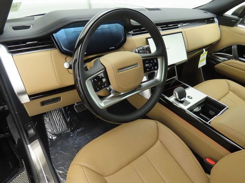 New 2026 Land Rover Range Rover Long Wheelbase SE image 9