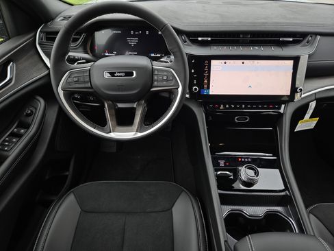 New 2026 Jeep Grand Cherokee Altitude AWD/4WD image 18