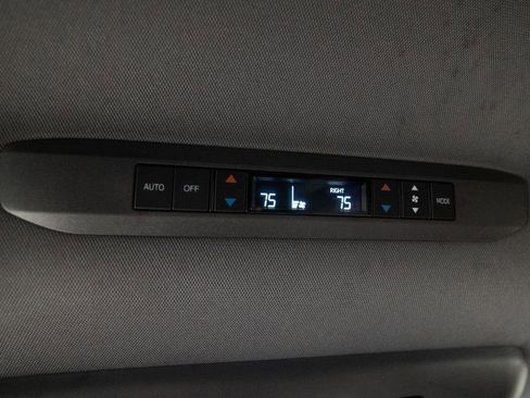 Used 2022 Toyota Sienna Limited image 38