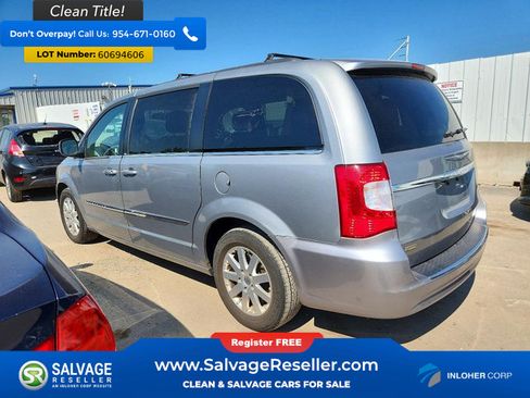 Used 2014 Chrysler Town & Country Touring FWD image 3