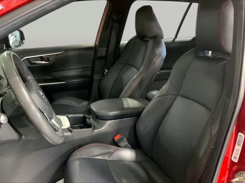 Used 2022 Toyota RAV4 SE w/ Weather & Moonroof Package AWD/4WD image 8