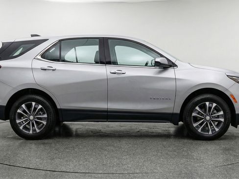 Used 2025 Chevrolet Equinox LT FWD image 11