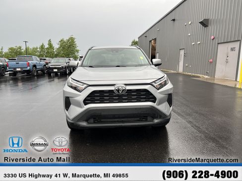 Used 2025 Toyota RAV4 XLE AWD/4WD image 2