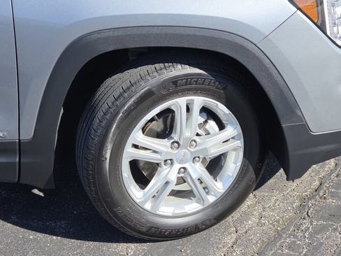 Used 2024 GMC Terrain SLE w/ Driver Convenience Package FWD image 24